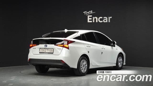 Toyota Prius 4th Gen 2