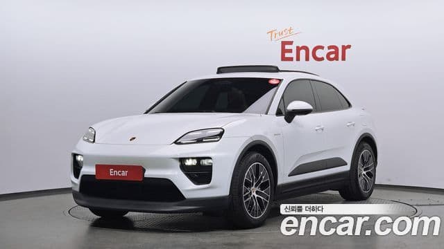 Porsche Macan EV 1
