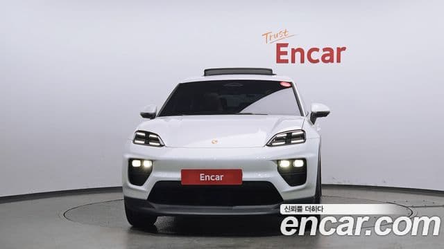 Porsche Macan EV 3