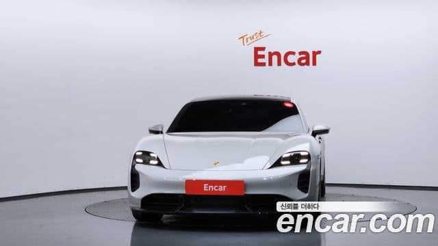 Porsche Taycan 3