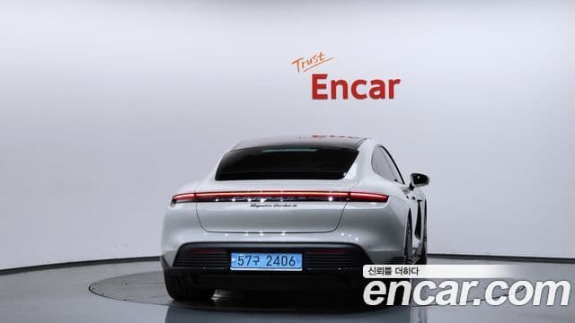 Porsche Taycan 4