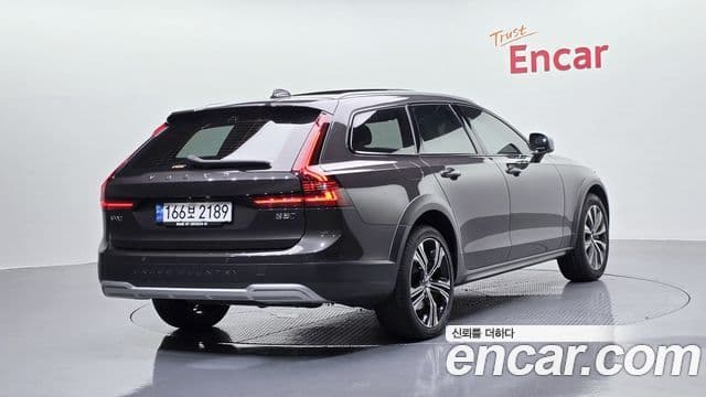 Volvo V90 Cross Country 2
