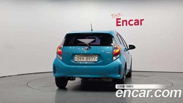 Toyota Prius C 4