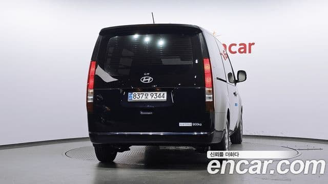 Hyundai Staria 4