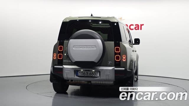 Land Rover Defender (L663) 4