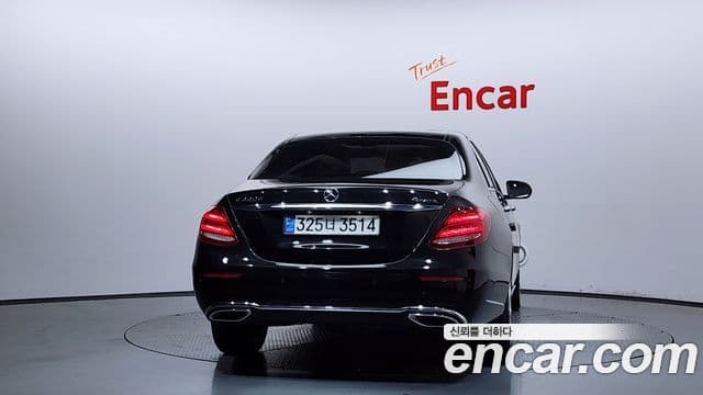 Mercedes-Benz E-Class W213 4