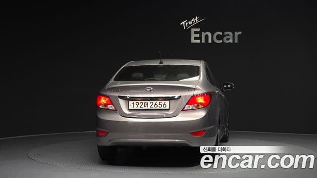 Hyundai Accent (New) 4