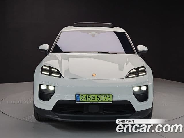 Porsche Macan EV