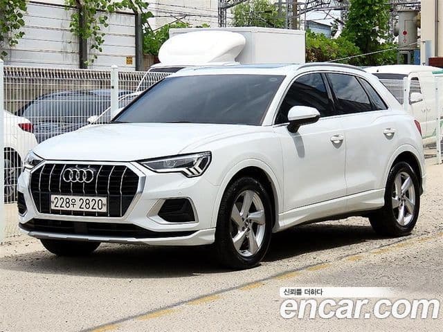 Audi Q3 (F3)