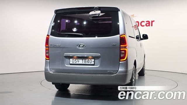 Hyundai The New Grand Starex 4