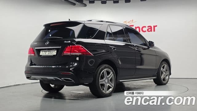 Mercedes-Benz GLE-Class W166 2