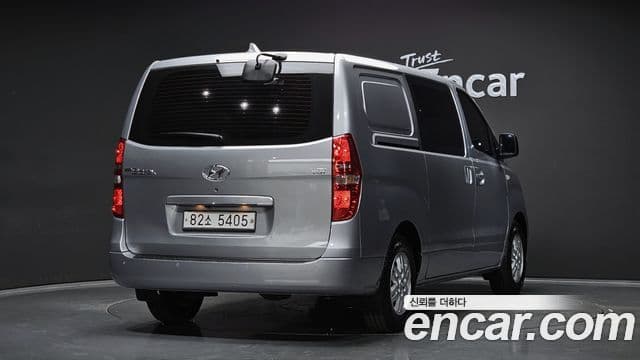 Hyundai The New Grand Starex 2