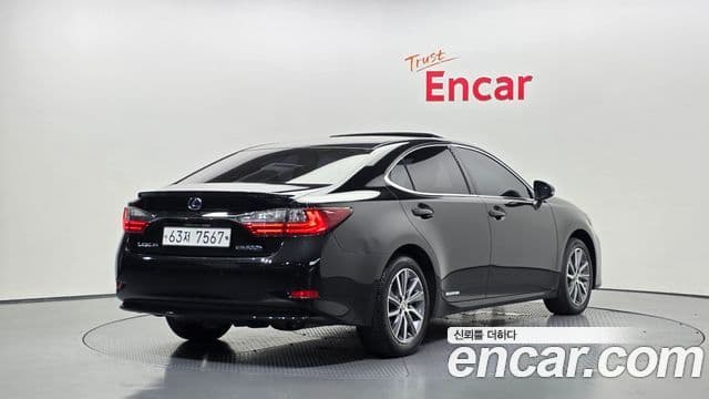 Lexus New ES300h 2