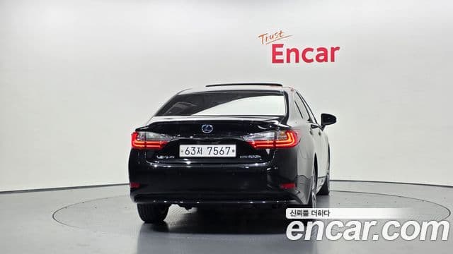 Lexus New ES300h 4