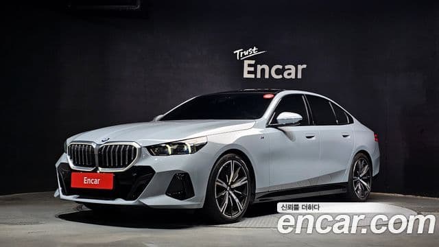 BMW 5 Series (G60)