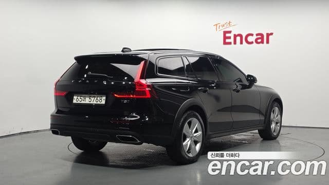 Volvo V60 Cross Country 2nd Gen 2