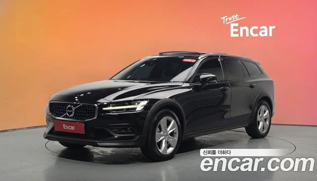 Volvo V60 Cross Country 2nd Gen 1