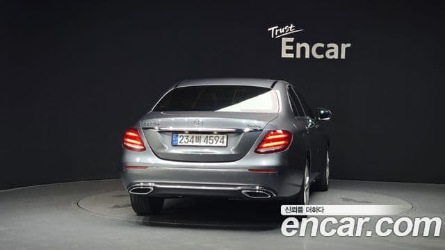 Mercedes-Benz E-Class W213 4