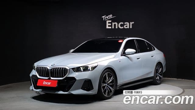 BMW 5 Series (G60)