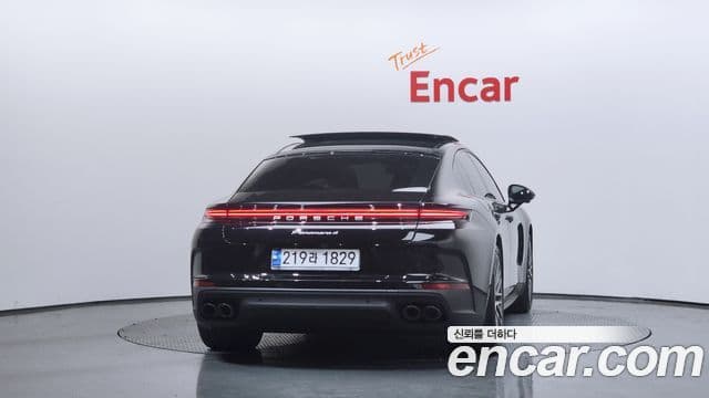 Porsche Panamera (976) 4