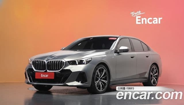 BMW 5 Series (G60)