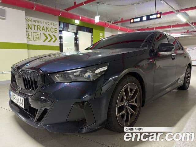 BMW 5 Series (G60)