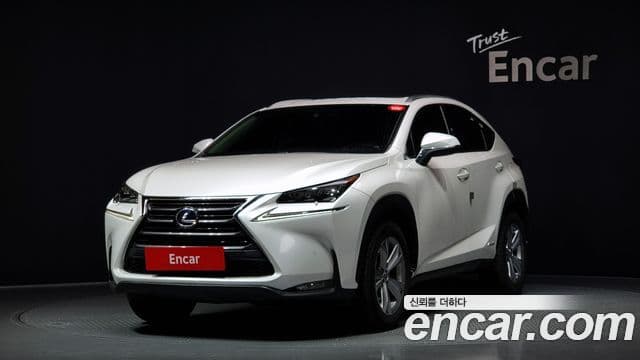 Lexus NX300h 1