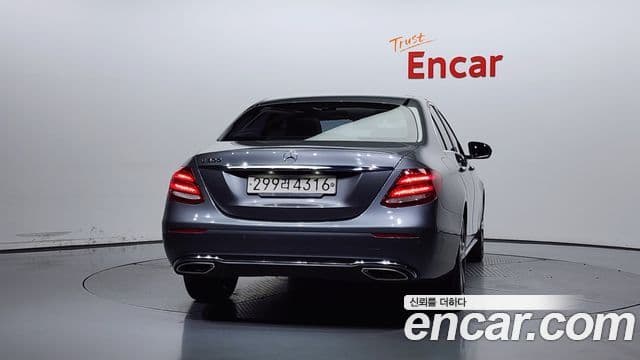 Mercedes-Benz E-Class W213 4