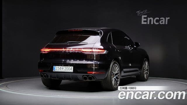 Porsche Macan 2