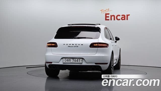 Porsche Macan 4