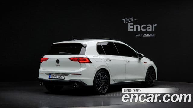 Volkswagen Golf 8th Gen 2