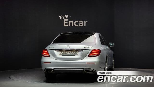 Mercedes-Benz E-Class W213 4
