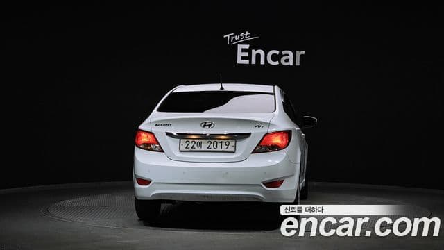 Hyundai Accent (New) 4