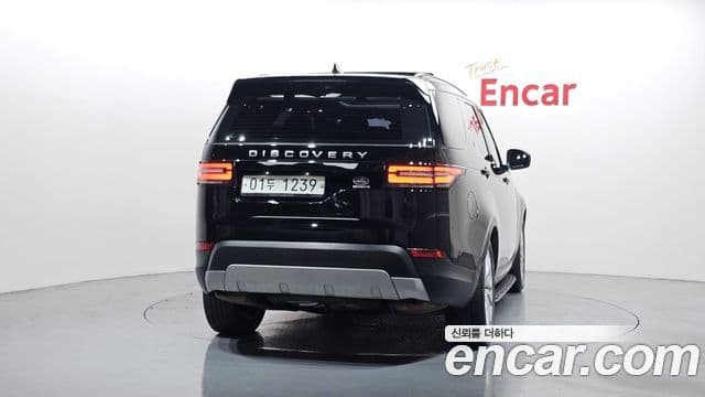 Land Rover Discovery 5 4