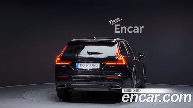 Volvo V60 Cross Country 2nd Gen 4