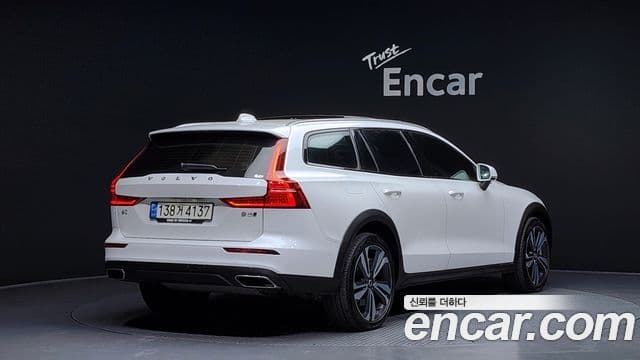 Volvo V60 Cross Country 2nd Gen 2