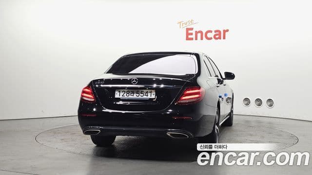 Mercedes-Benz E-Class W213 4