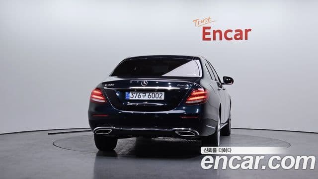 Mercedes-Benz E-Class W213 4