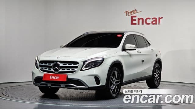 Mercedes-Benz GLA-Class X156 1