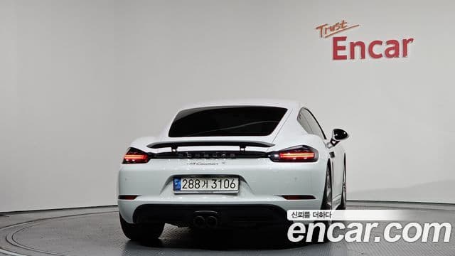 Porsche 718 Cayman 4