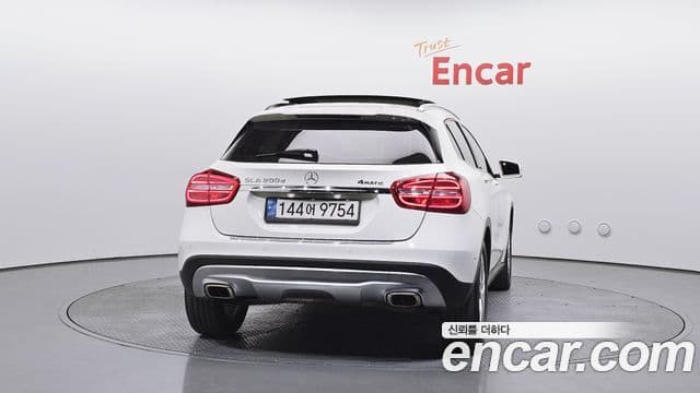 Mercedes-Benz GLA-Class X156 4