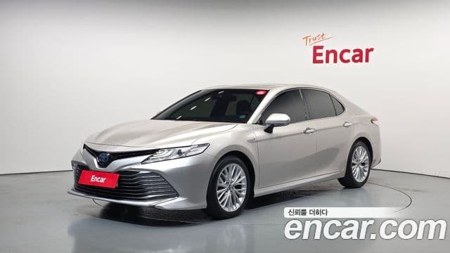 Toyota Camry (XV70) 1