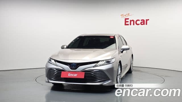 Toyota Camry (XV70) 3