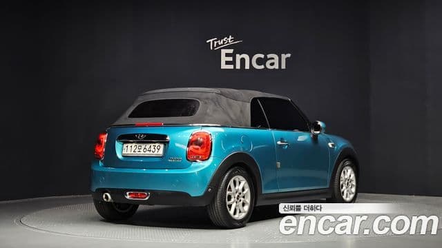 MINI Cooper Convertible 2