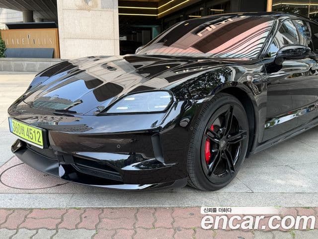 Porsche Taycan 1