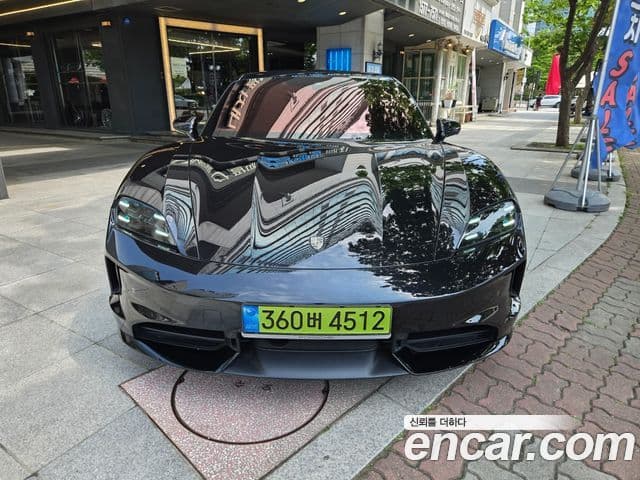 Porsche Taycan 3