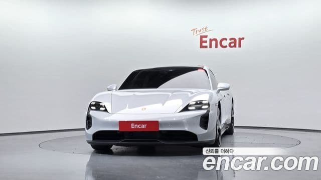 Porsche Taycan 3