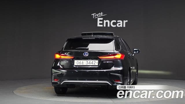 Lexus CT200h 4