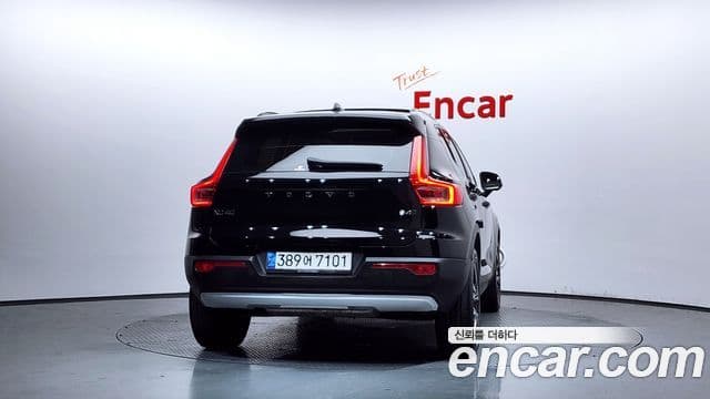 Volvo XC40 4