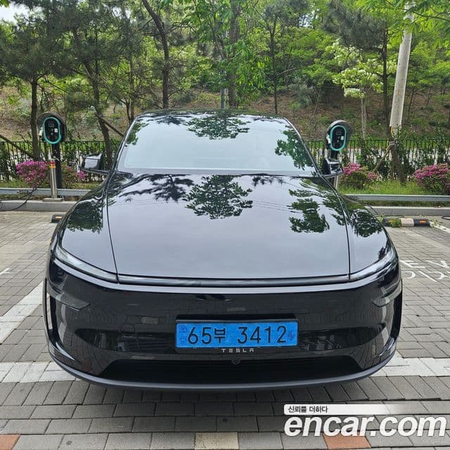 Tesla Model Y 1